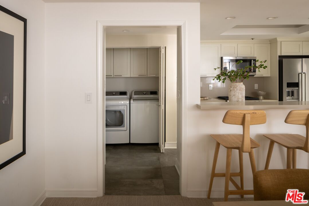 575 S Barrington Ave Unit: 204