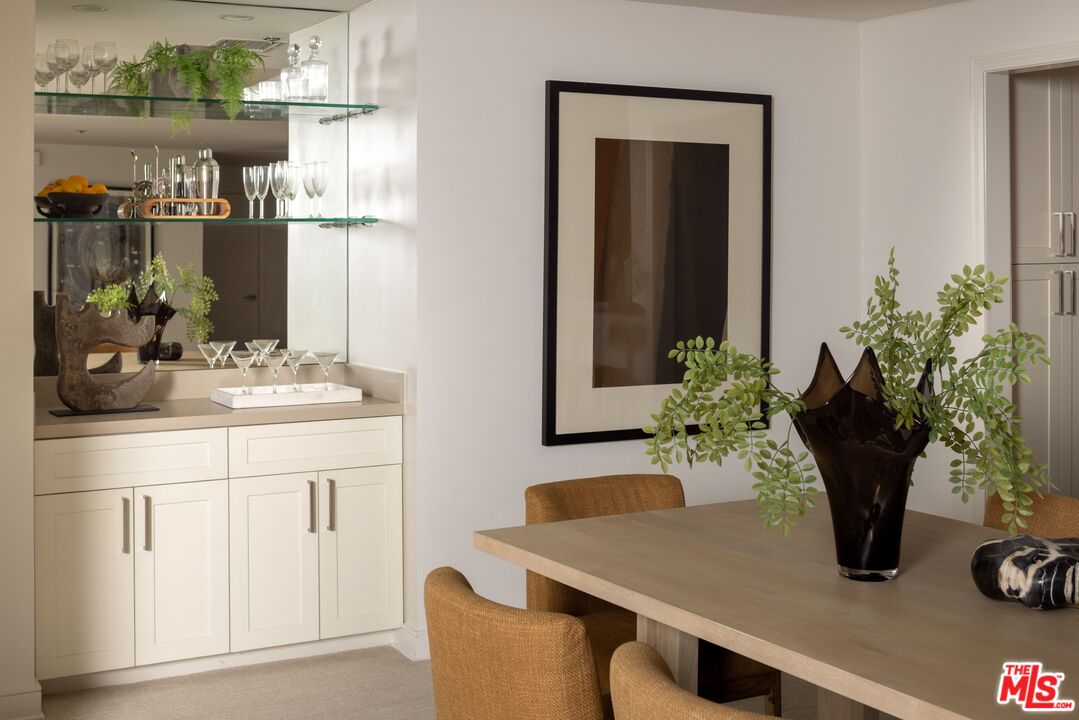 575 S Barrington Ave Unit: 204