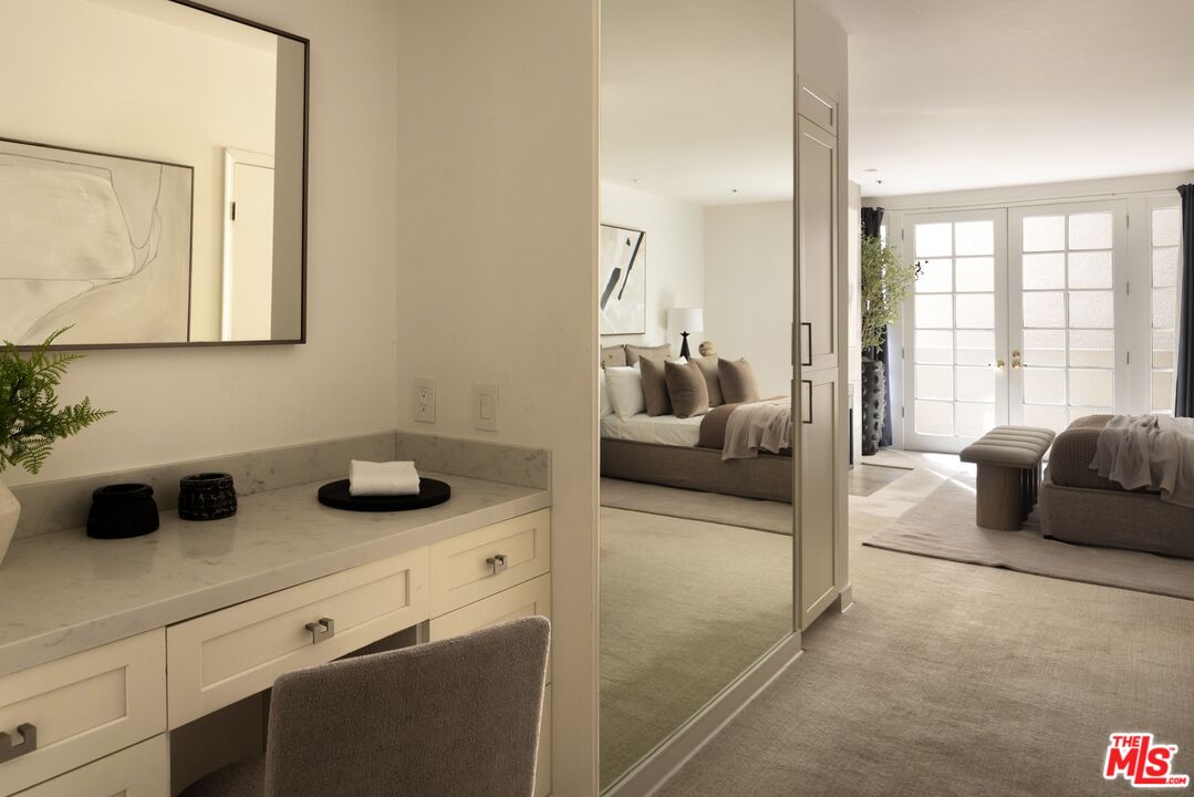 575 S Barrington Ave Unit: 204