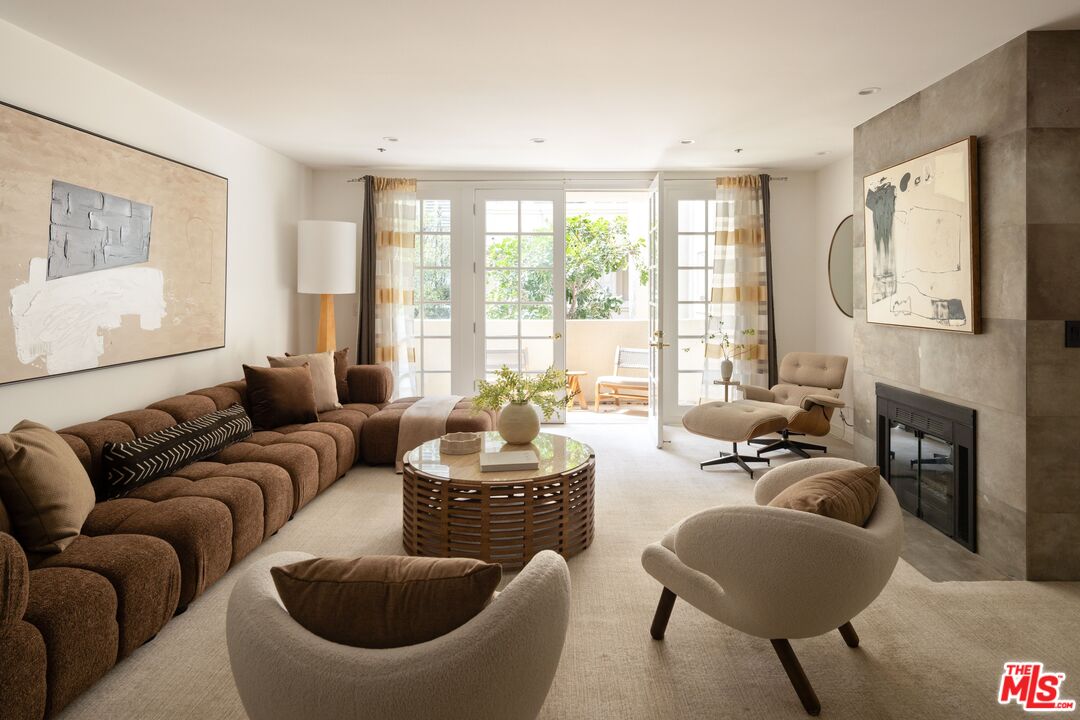 575 S Barrington Ave Unit: 204