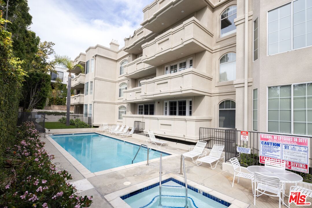 575 S Barrington Ave Unit: 204