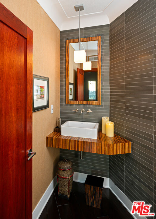 5677 Spreading Oak Dr