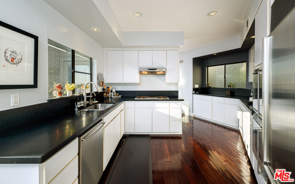 5677 Spreading Oak Dr