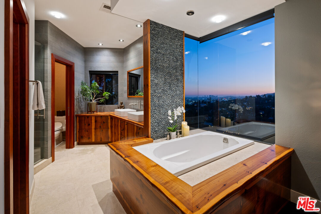 5677 Spreading Oak Dr