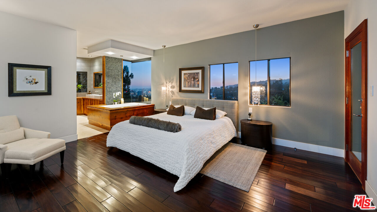 5677 Spreading Oak Dr