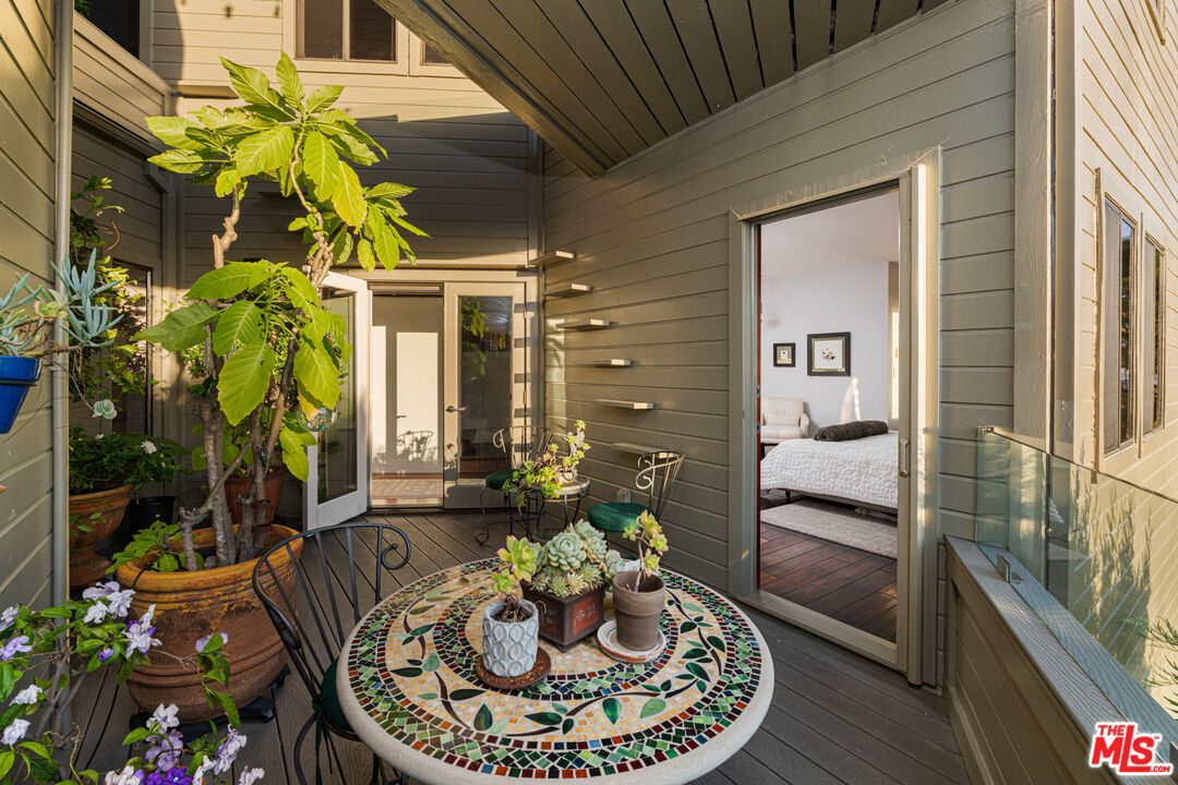 5677 Spreading Oak Dr