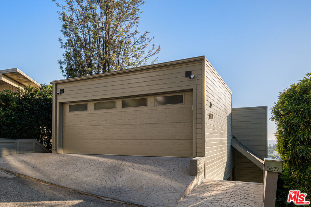 5677 Spreading Oak Dr