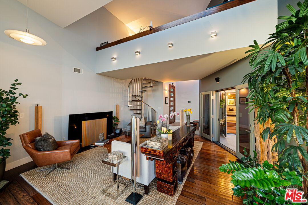 5677 Spreading Oak Dr