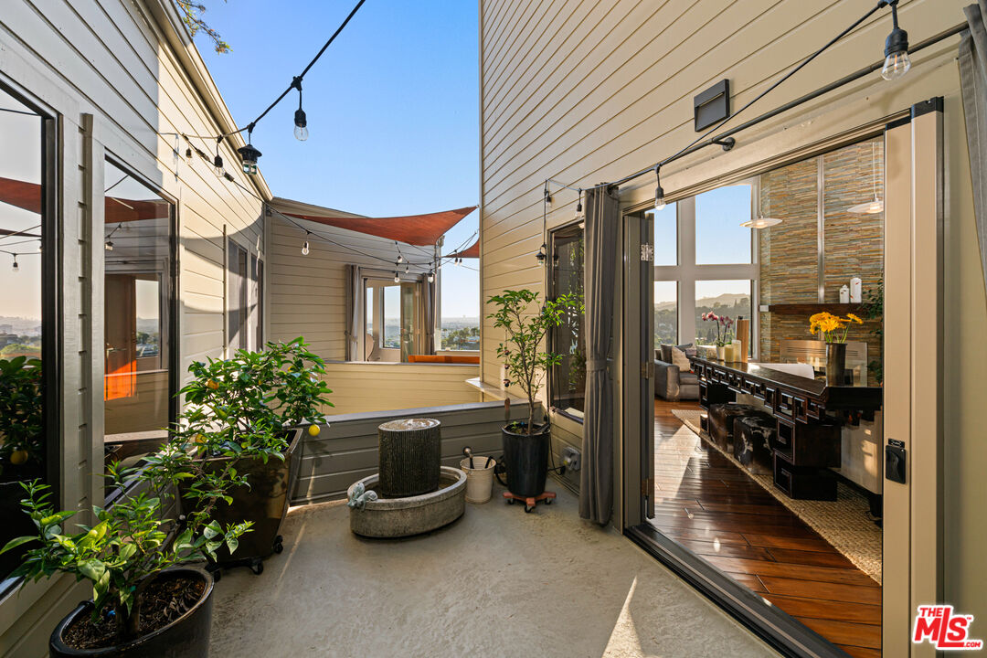 5677 Spreading Oak Dr