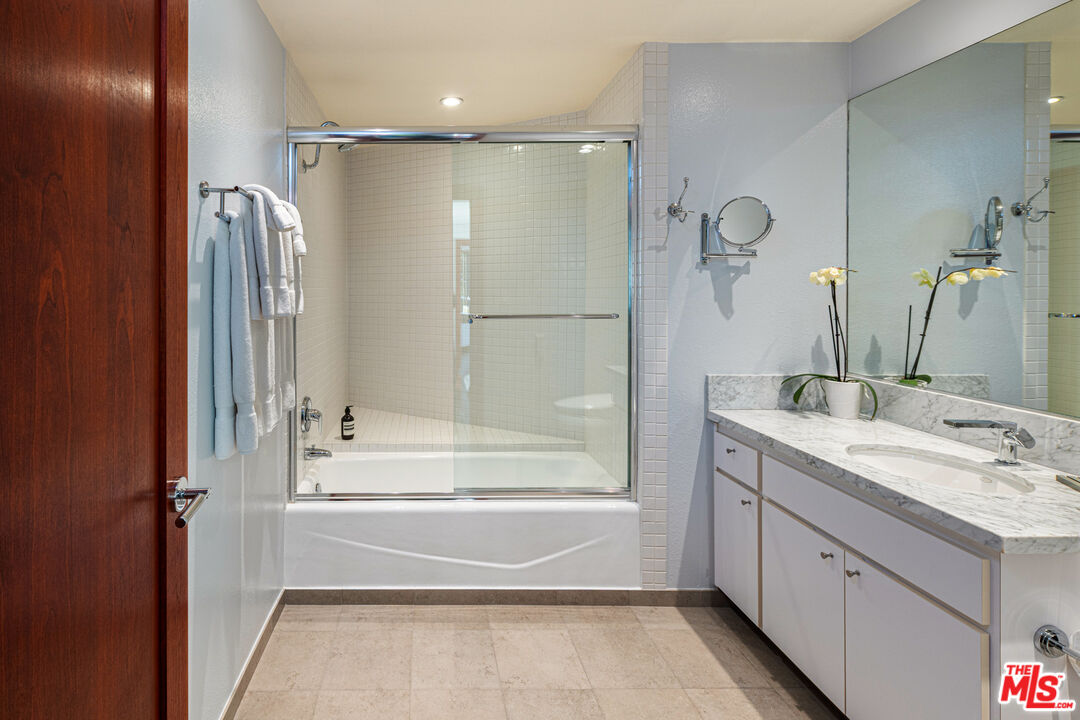 5677 Spreading Oak Dr