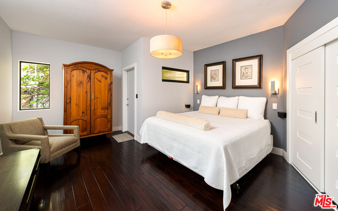 5677 Spreading Oak Dr