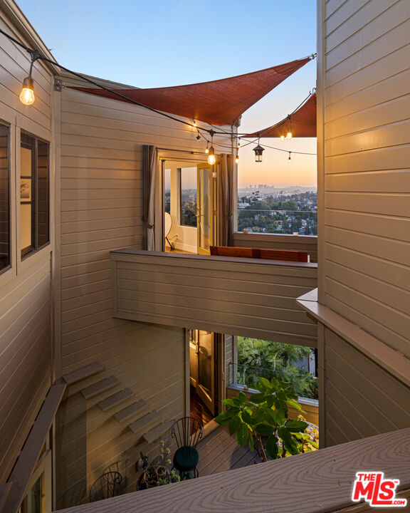 5677 Spreading Oak Dr