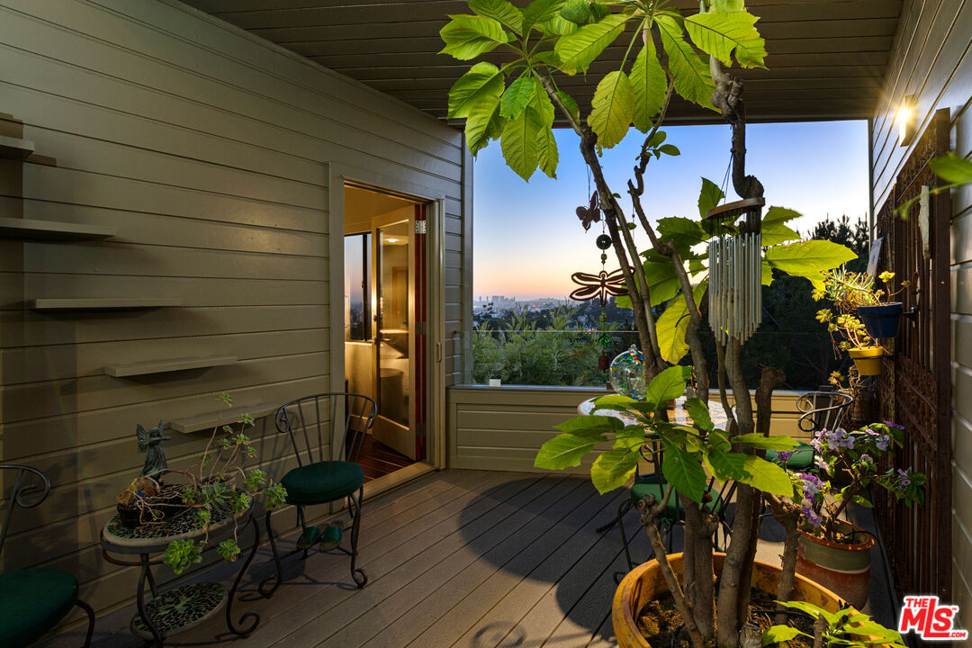 5677 Spreading Oak Dr