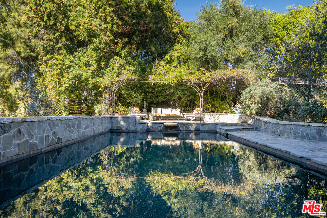 4155 Green Meadow Ct