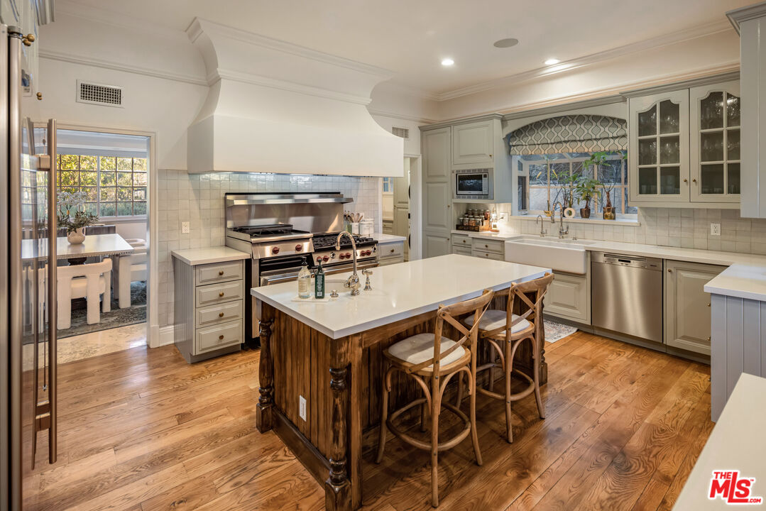 4155 Green Meadow Ct