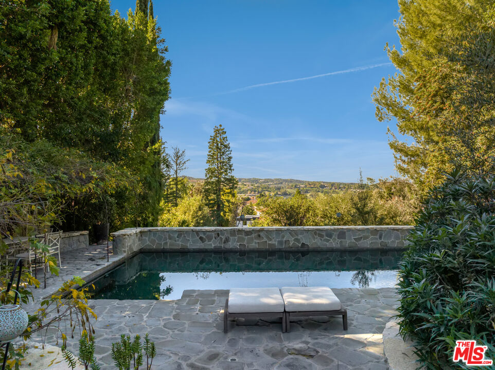 4155 Green Meadow Ct