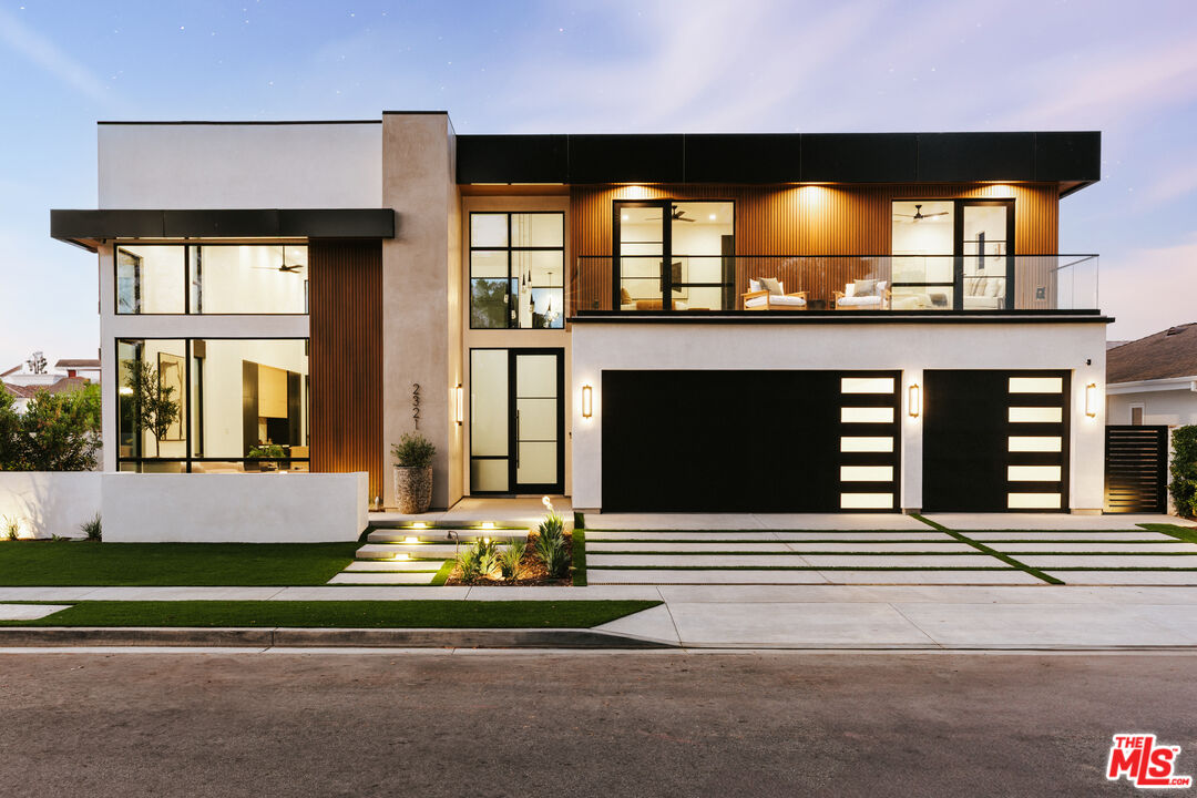 2321 Mesa Dr