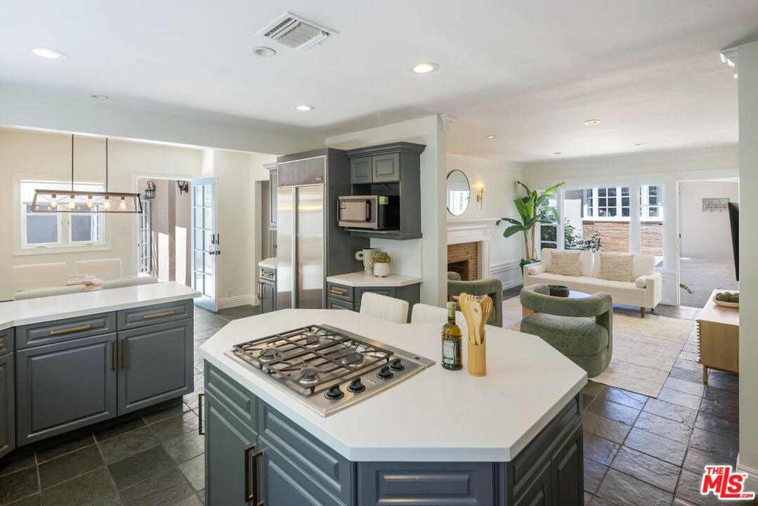 1165 Coldwater Canyon Dr