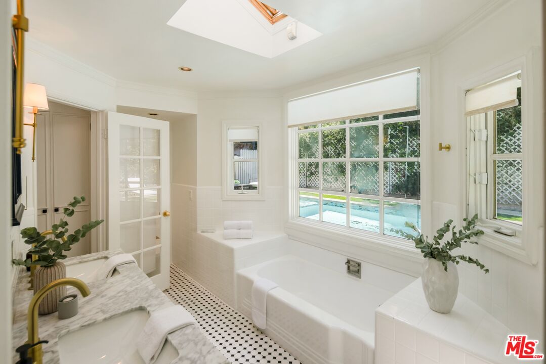 1165 Coldwater Canyon Dr