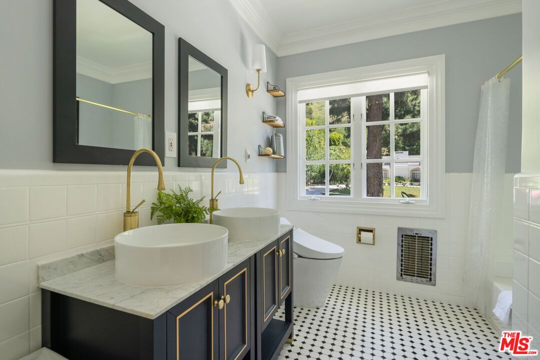 1165 Coldwater Canyon Dr