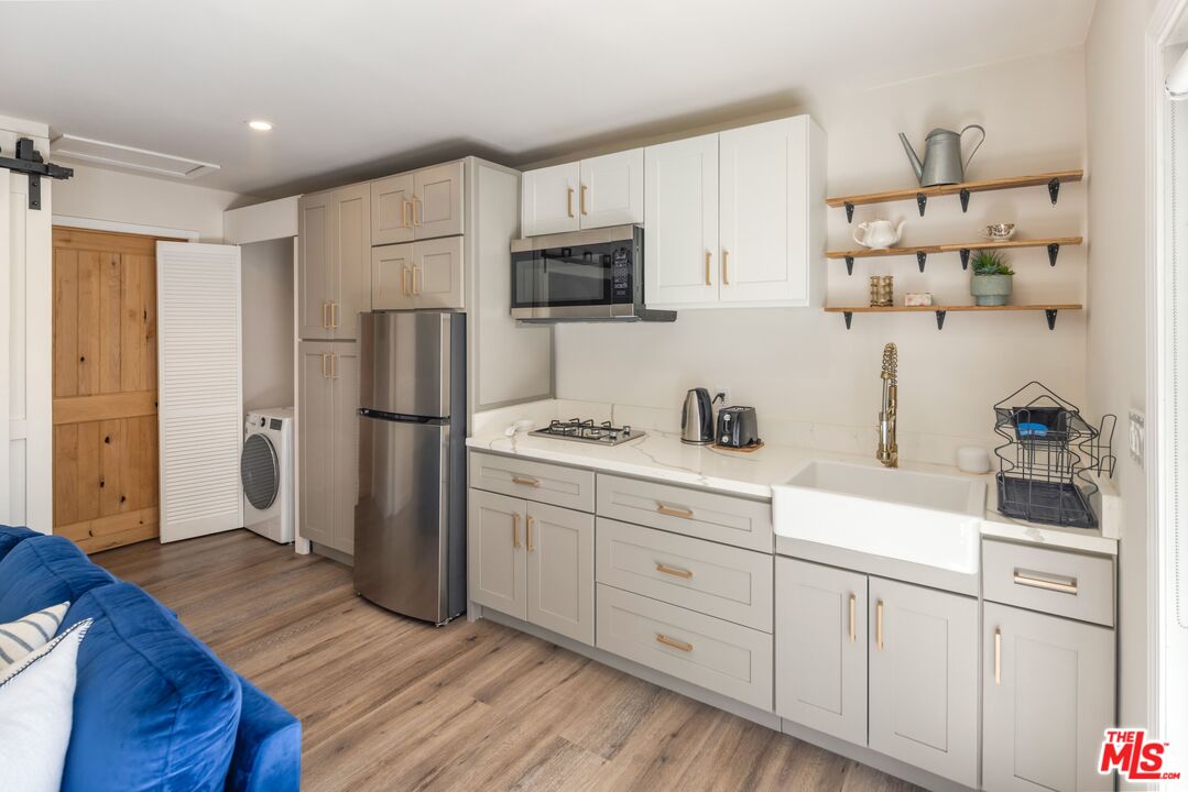 1165 Coldwater Canyon Dr