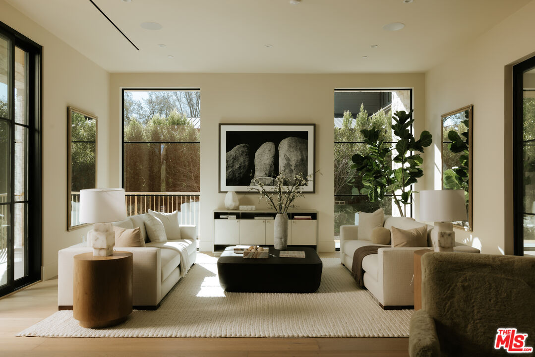 5287 Round Meadow Rd