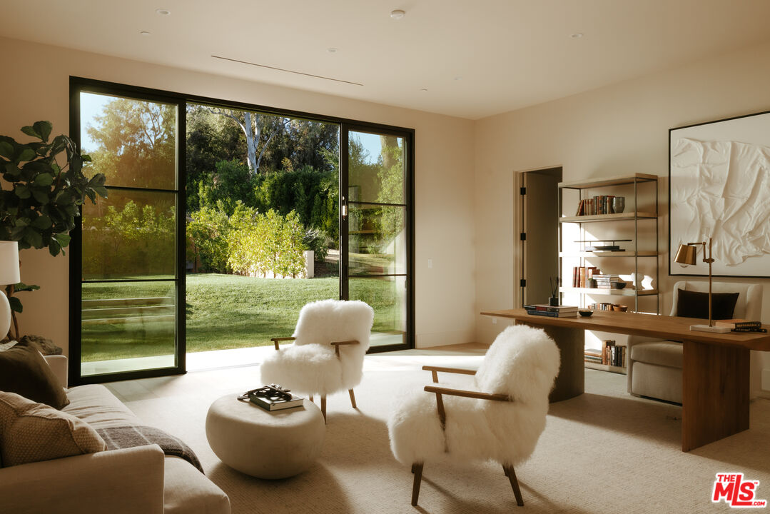 5287 Round Meadow Rd