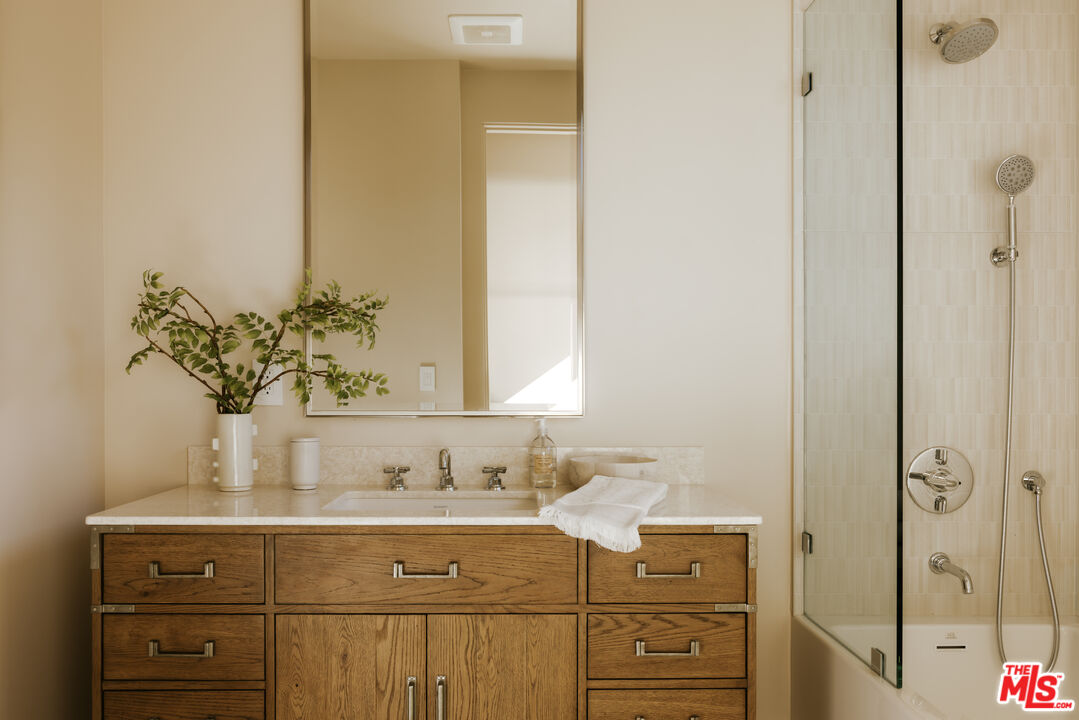 5287 Round Meadow Rd