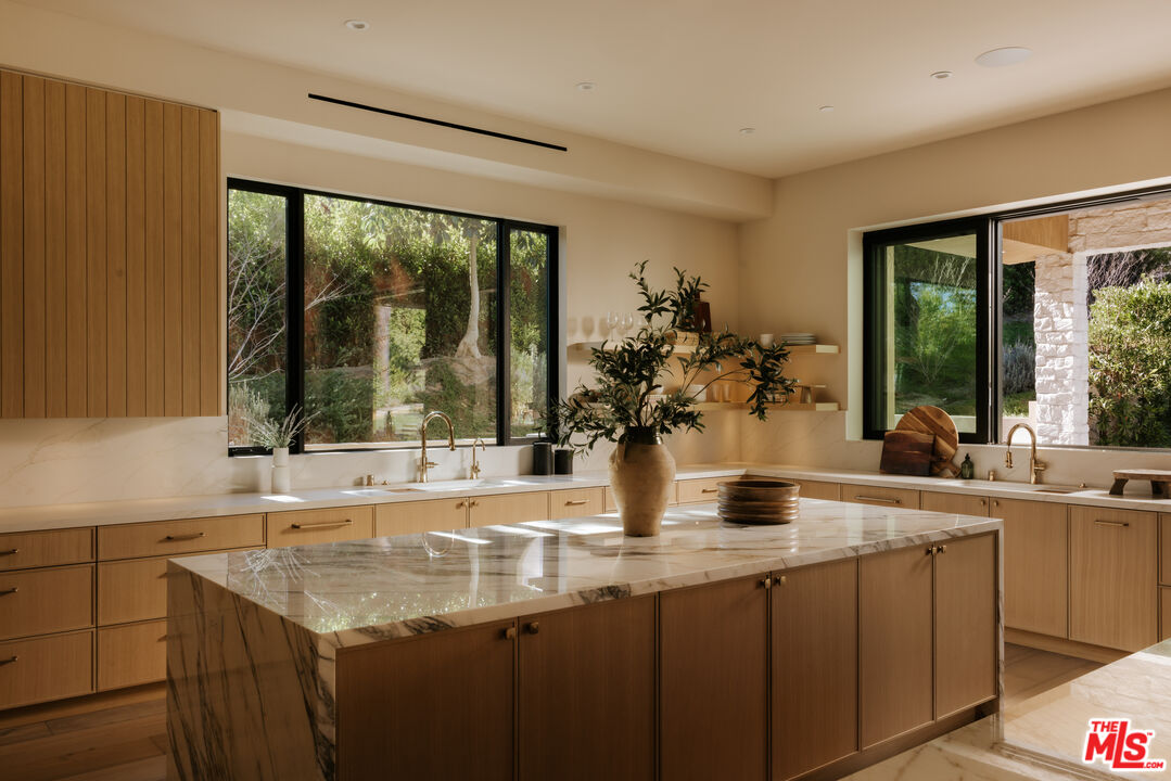 5287 Round Meadow Rd