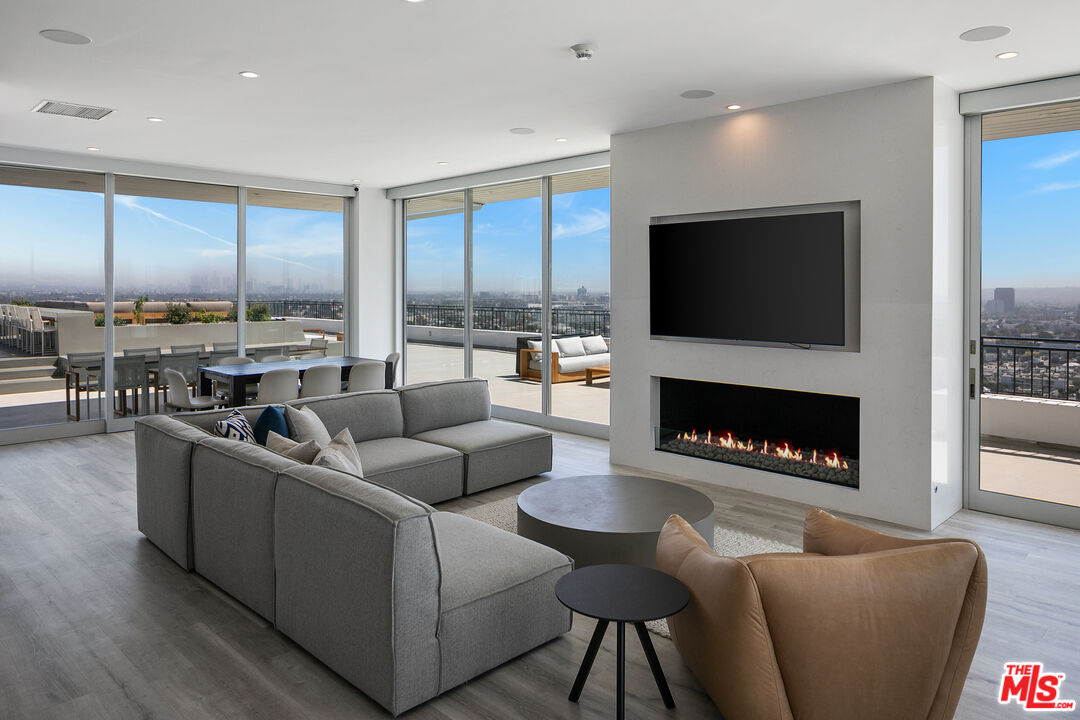 1100 Alta Loma Rd Unit: 1505