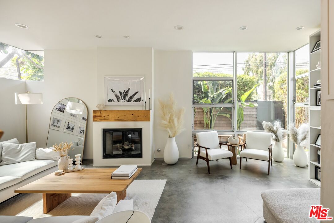 844 California Ave