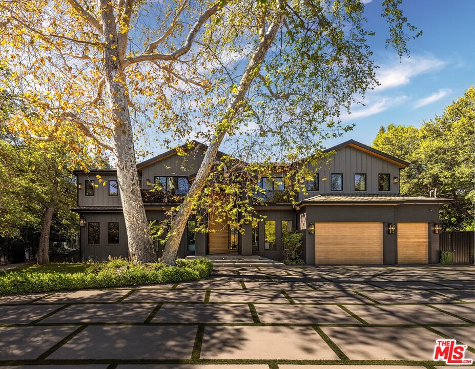 4565 Encino Ave