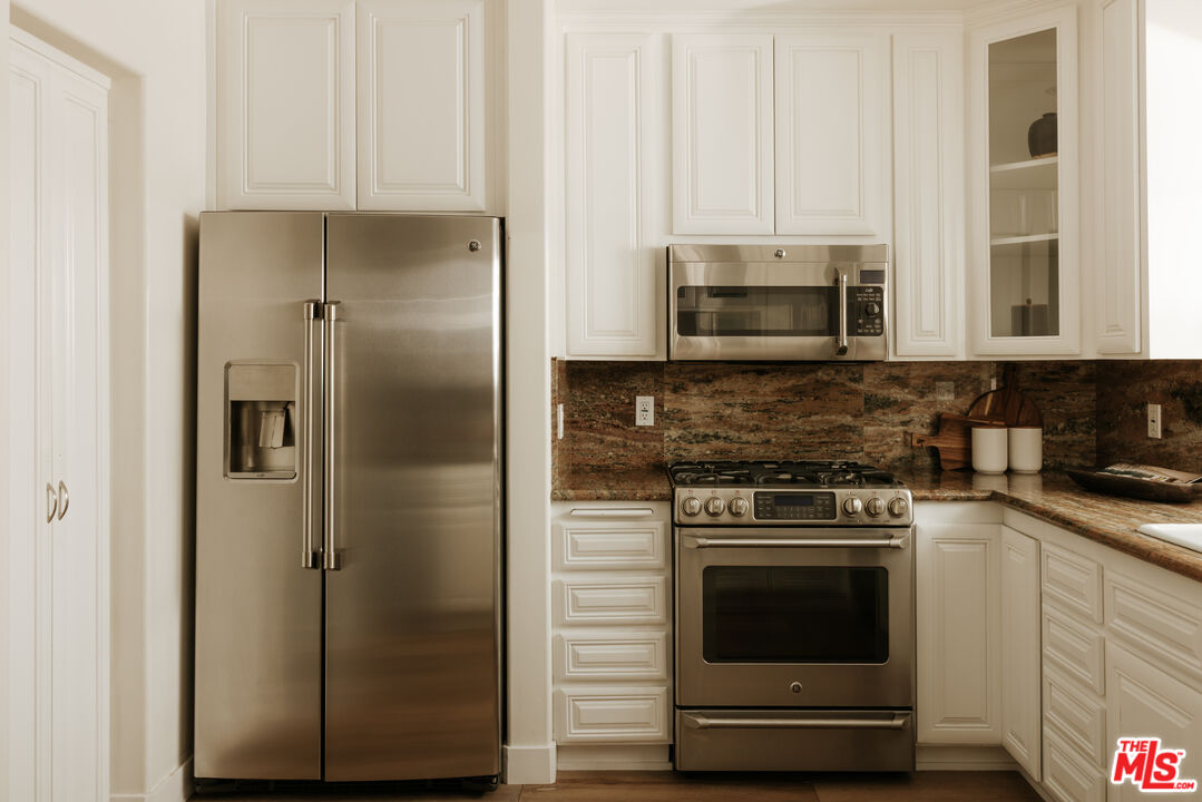 915 12th St Unit: 2