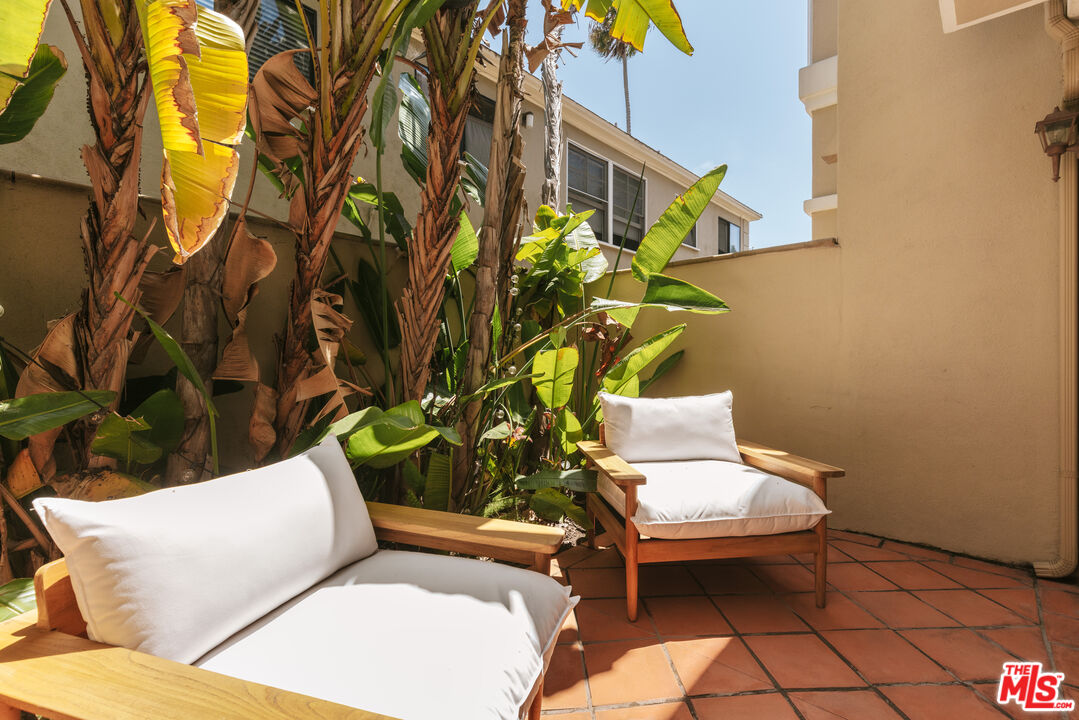 915 12th St Unit: 2