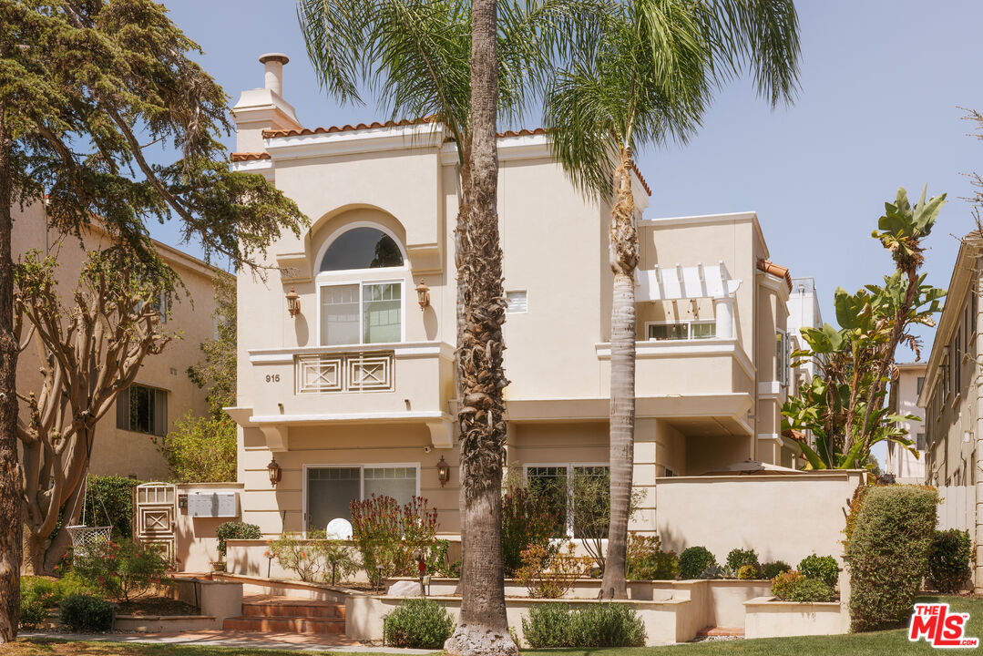 915 12th St Unit: 2