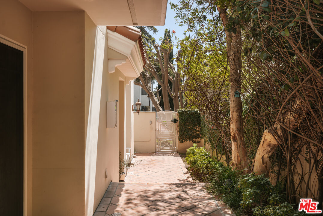 915 12th St Unit: 2