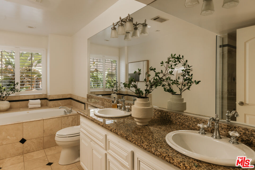 915 12th St Unit: 2
