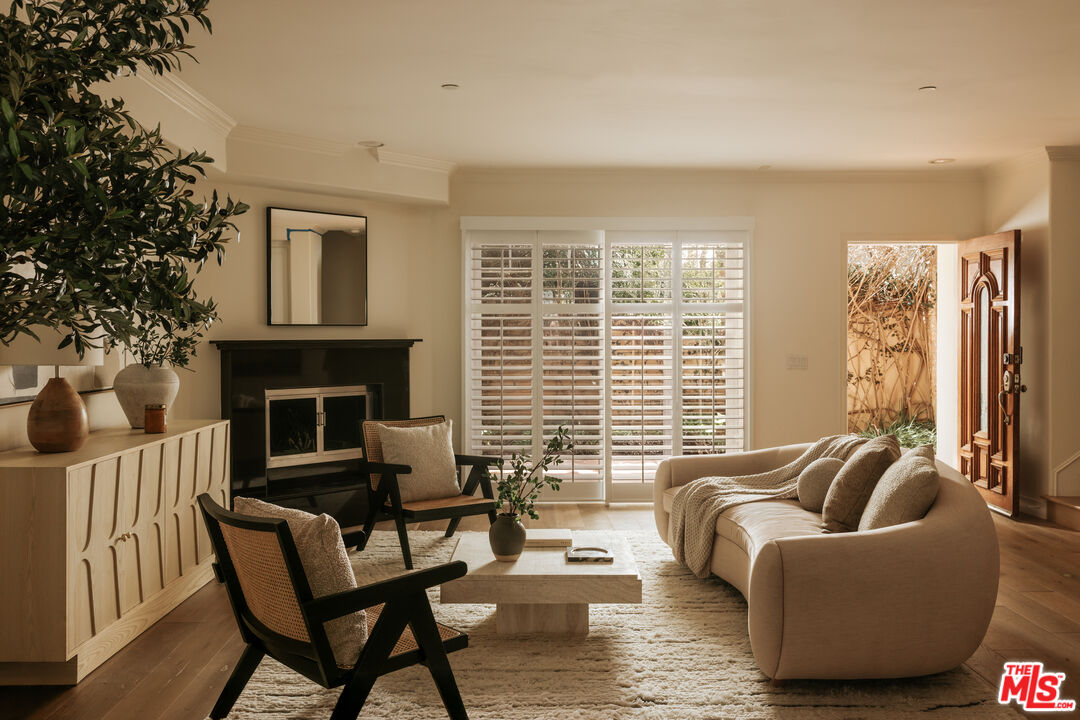 915 12th St Unit: 2