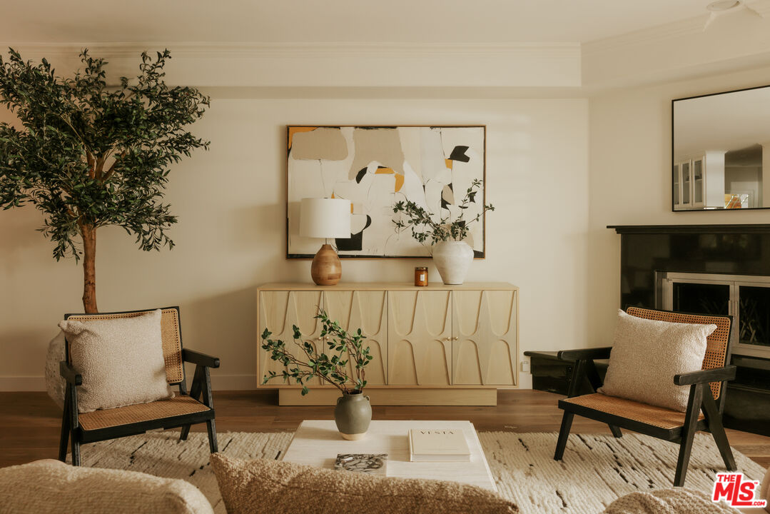 915 12th St Unit: 2