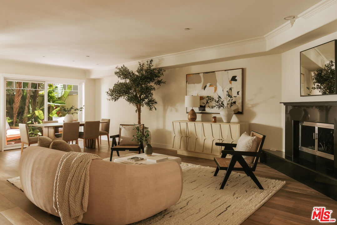 915 12th St Unit: 2