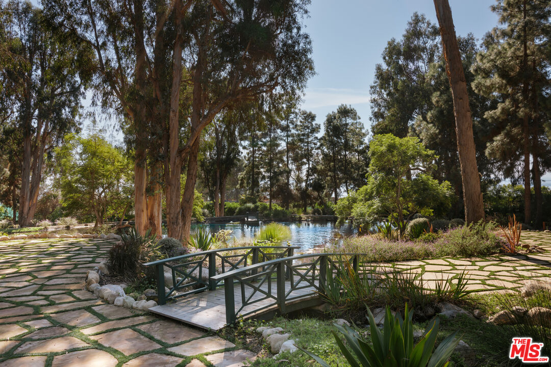 120 Montecito Ranch Ln