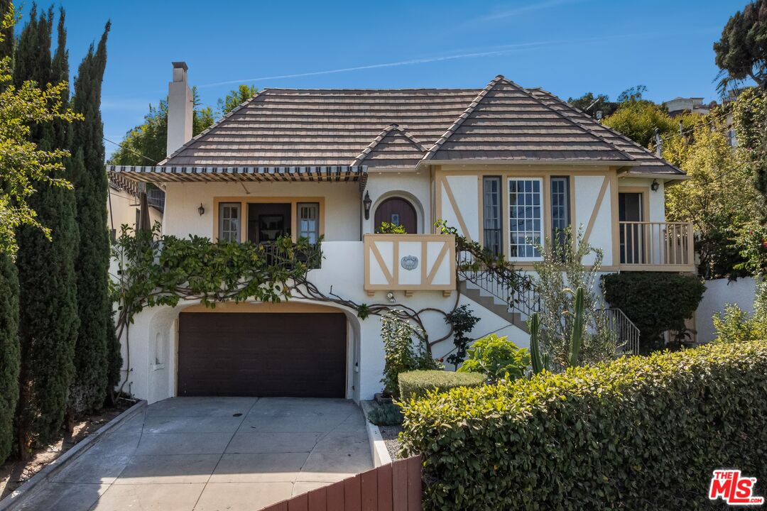 8262 Marmont Ln
