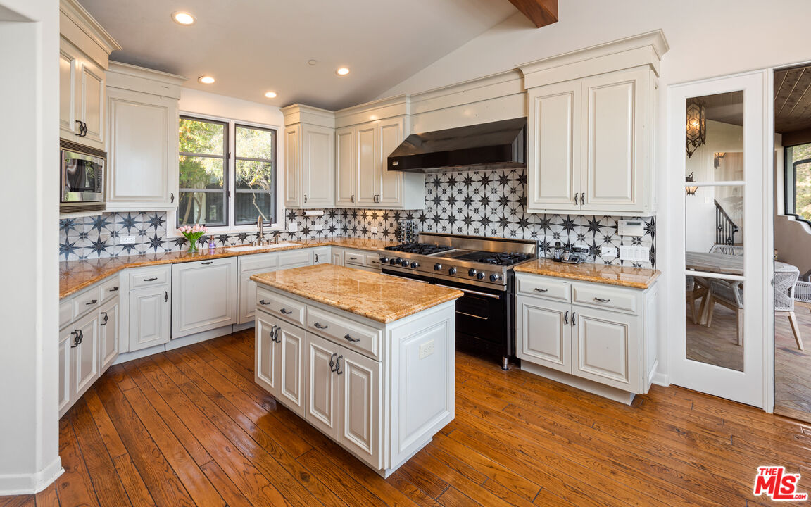 1924 Wattles Dr