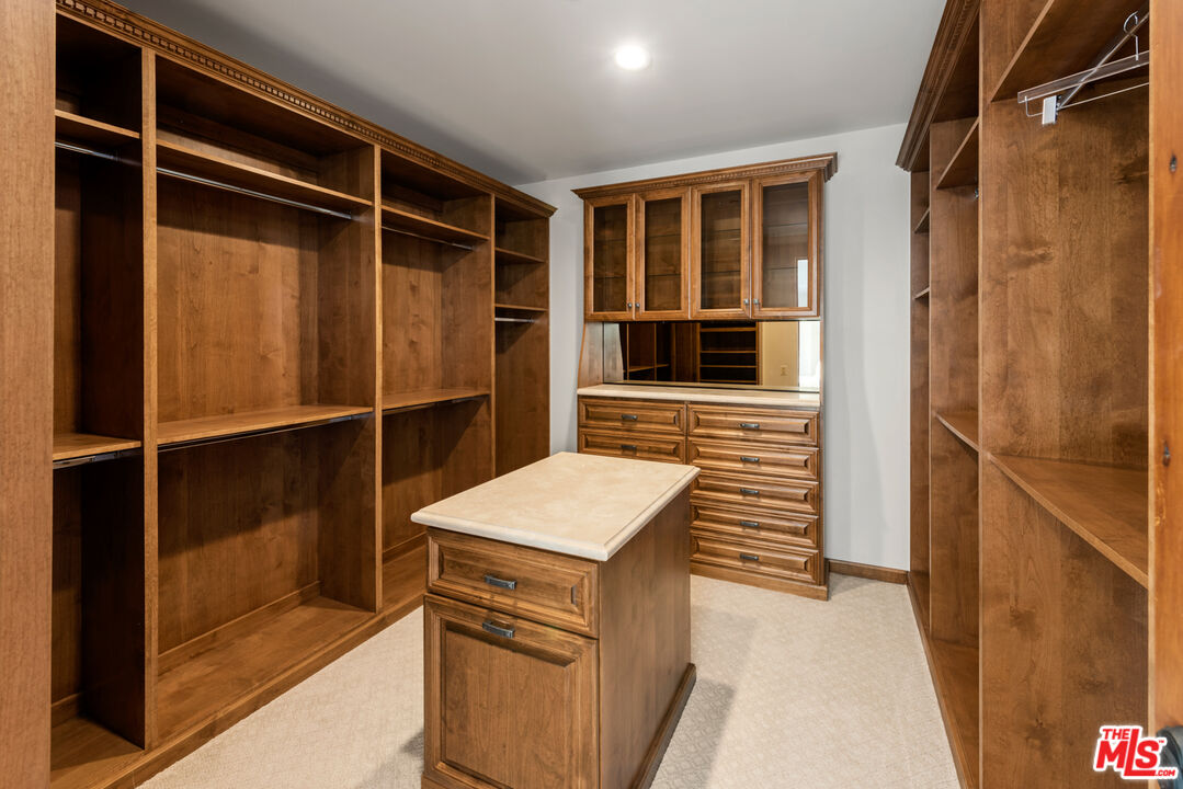 1924 Wattles Dr
