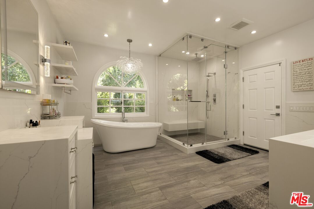 15916 Daniel Ln