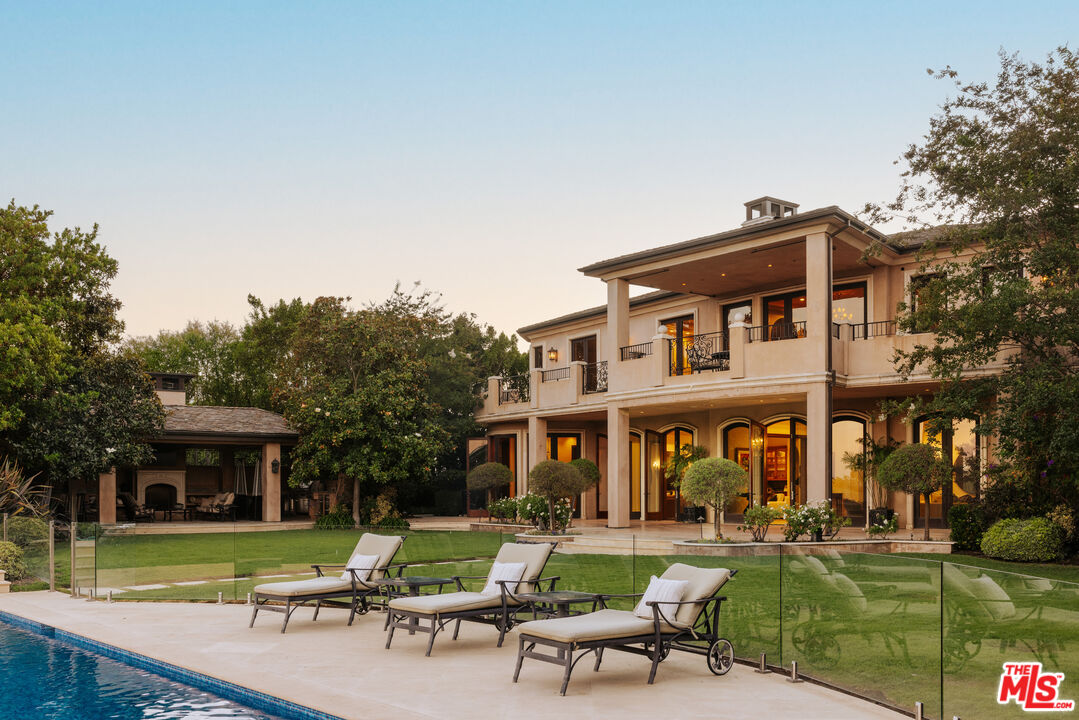 2108 Stratford Cir