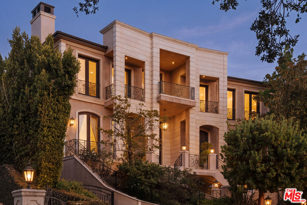 2108 Stratford Cir