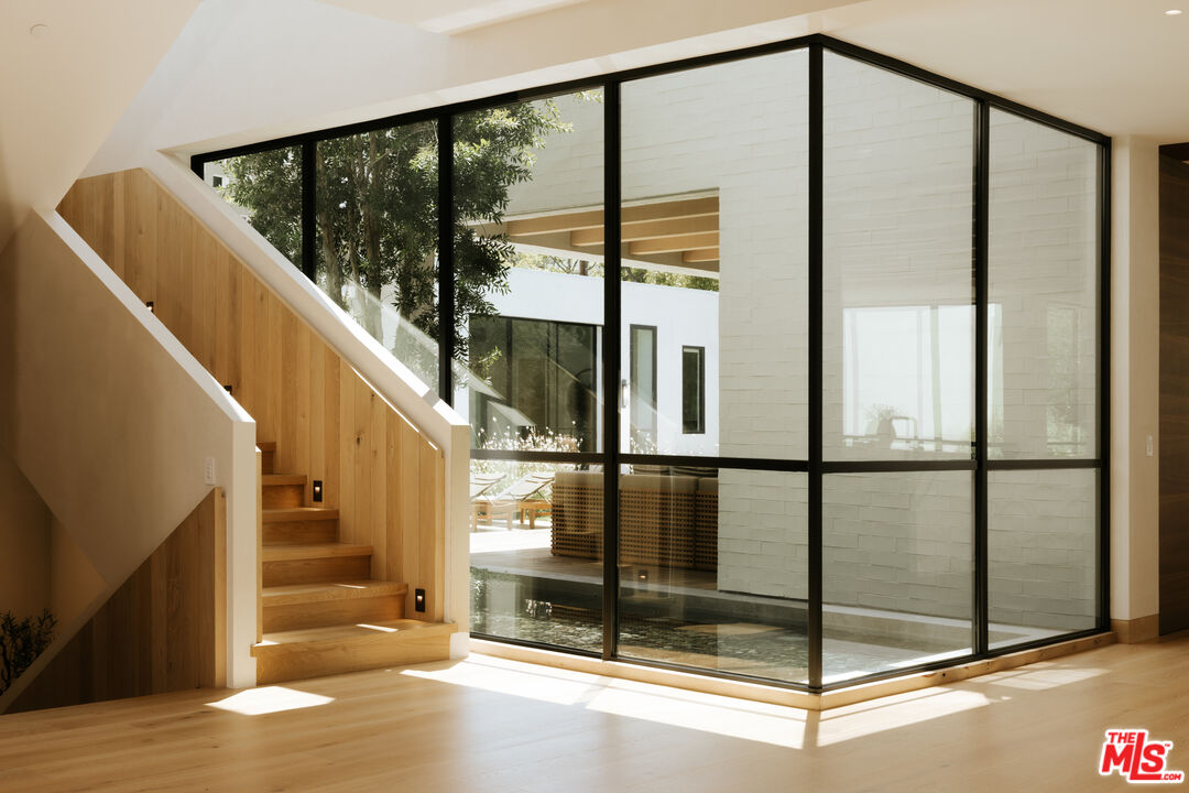 1307 N Doheny Dr