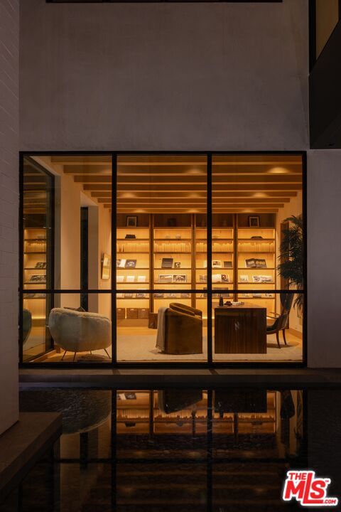1307 N Doheny Dr