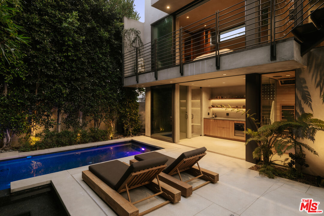 554 Westminster Ave